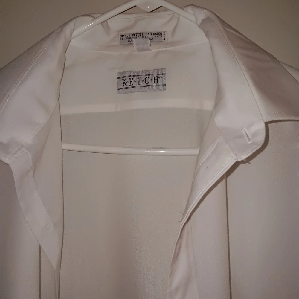 Kenneth Cole Men's Classic White Button-Down Shirt - Picture 3 of 3